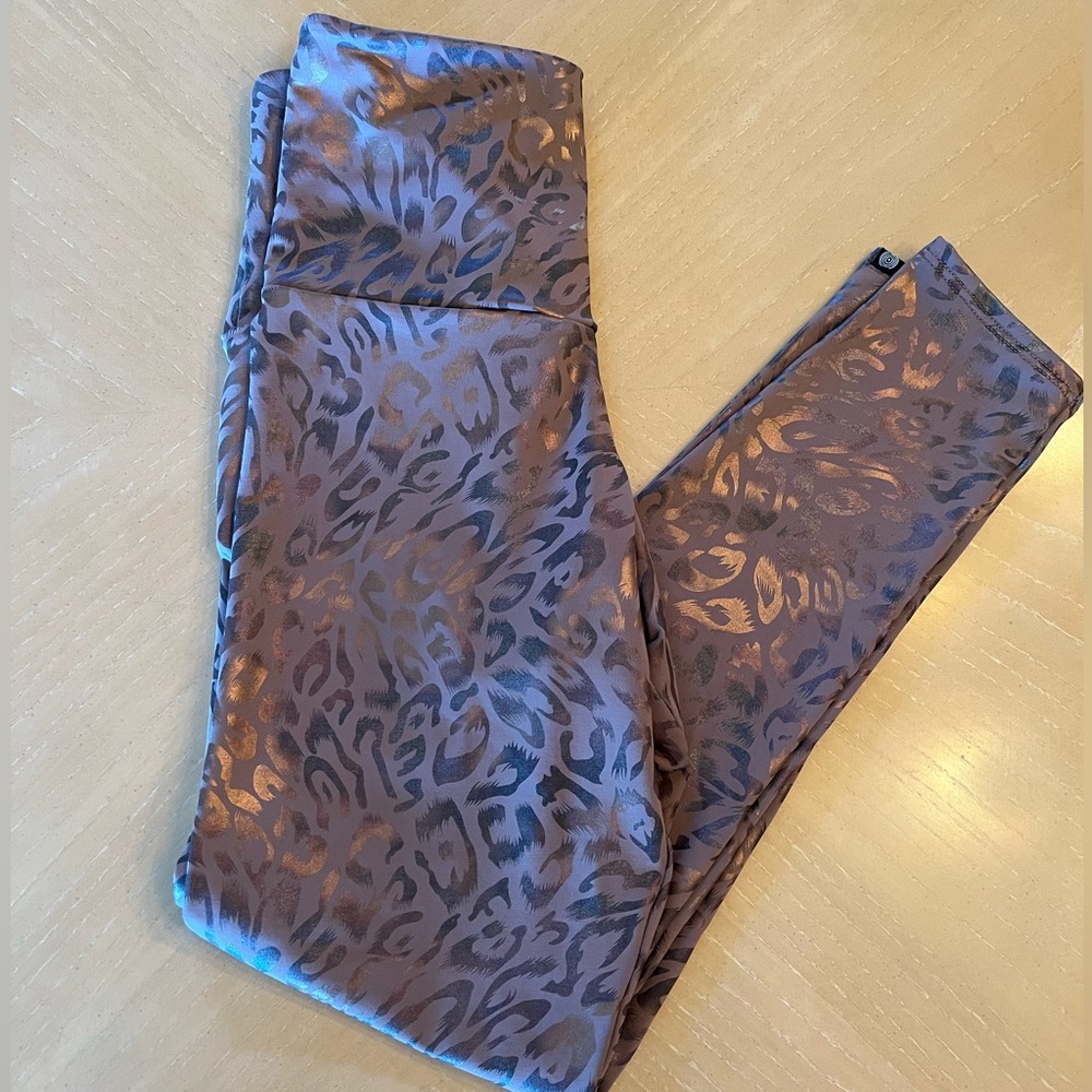 Onzie Animal Print Foil Metallic Midi Legging - Picture 1 of 5